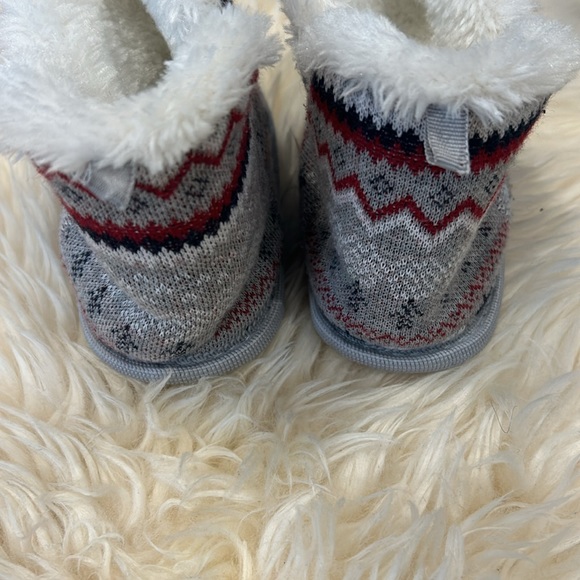 Joe Fresh Winter Bear Print Fluffy Baby Crib Booties in size XL - Picture 4 of 7